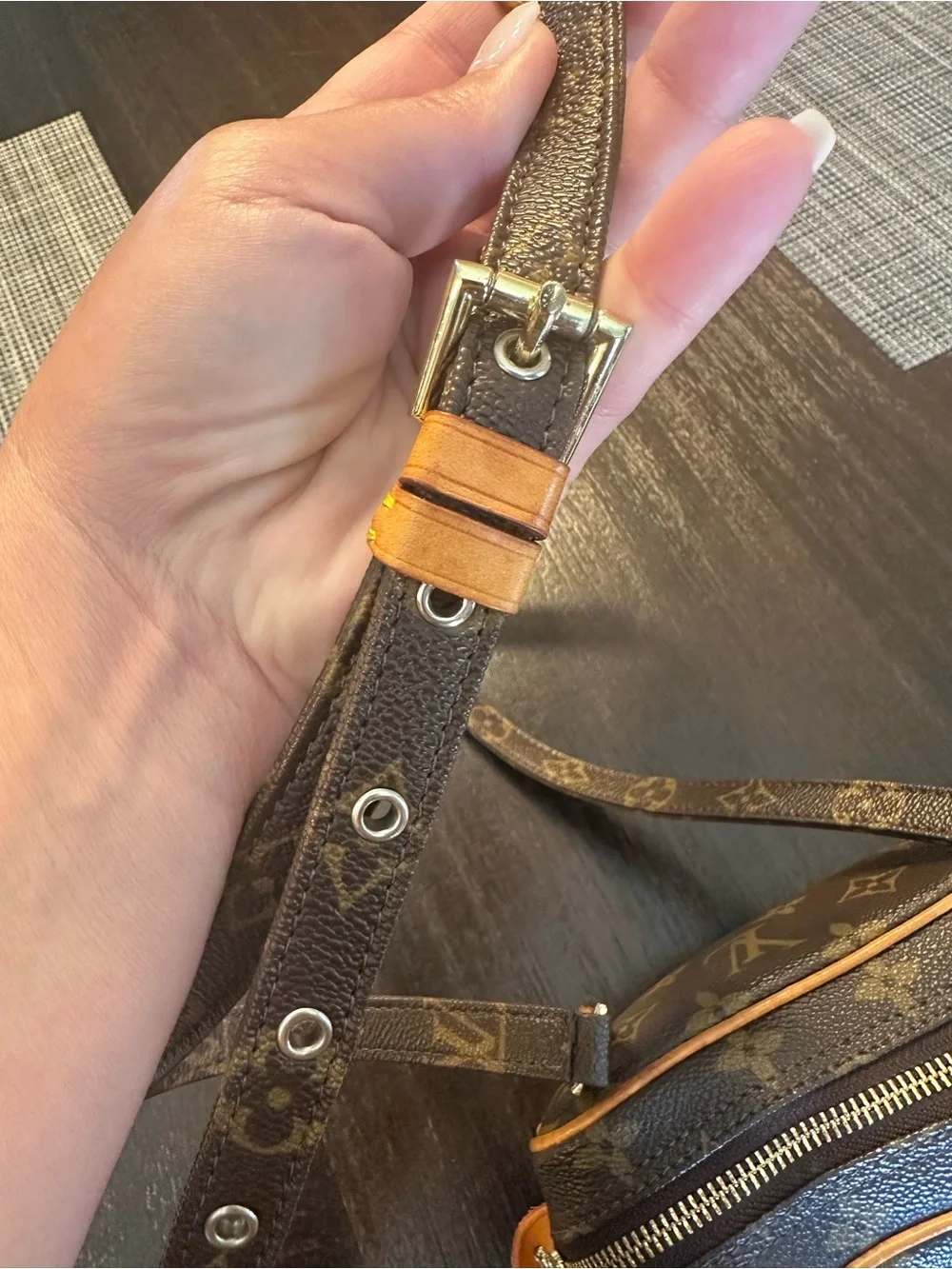 Louis Vuitton authentic Crossbody excellent condition